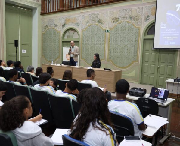 Elese realiza Seminário sobre Democracia e Cidadania em comemoração à Semana da Pátria