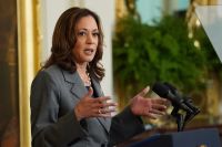 Kamala Harris chama salário mínimo federal dos EUA de "salário de pobreza"