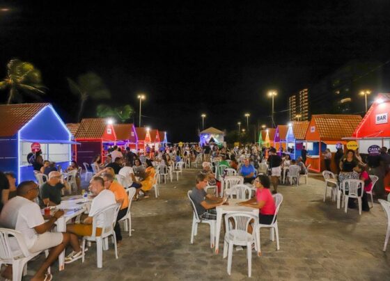 PREFEITURA E ABRASEL REALIZAM MAIS UMA EDIÇÃO DO FESTIVAL DO CARANGUEJO NA ORLA DA ATALAIA, EM ARACAJU – FaxAju