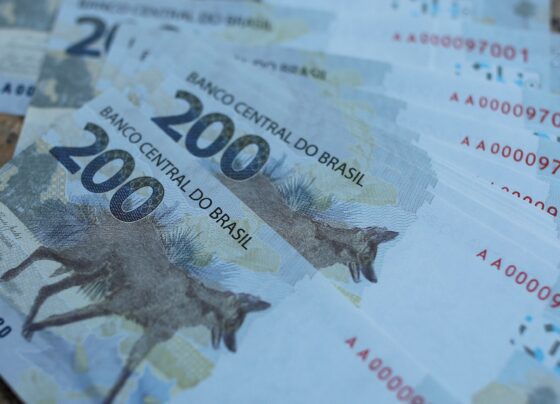 Juros futuros batem 15% entre 2026 e 2027 com fiscal no radar