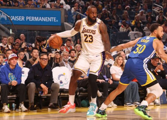 LeBron supera Curry comanda vitória dos Lakers contra os Warriors no Natal da NBA
