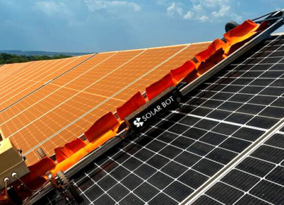 Primeiro robô de limpeza de painéis solares a seco já economizou 1,5 milhões de litros de água | ASN Nacional