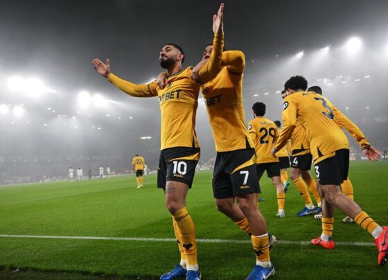 Wolverhampton vence United com golaço olímpico de Matheus Cunha