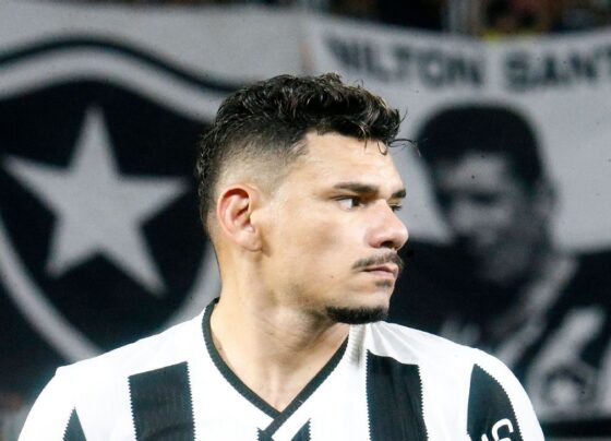 Acertado com o Santos, Tiquinho Soares se despede do Botafogo: ‘Fui muito feliz’