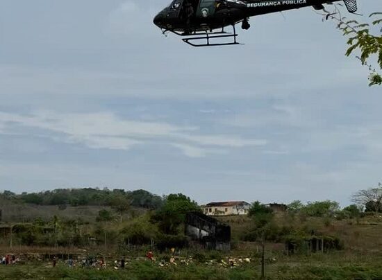 Bombeiros resgatam três corpos após rompimento de rodovia em Capela