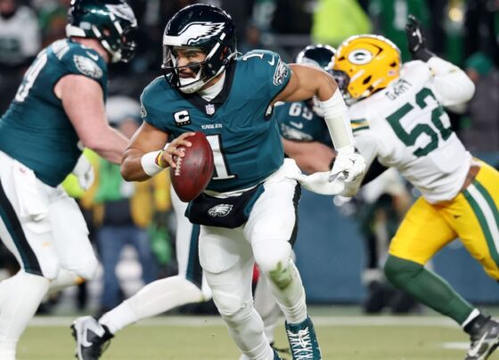 Eagles quebram escrita, eliminam os Packers e vão à semifinal da conferência na NFL