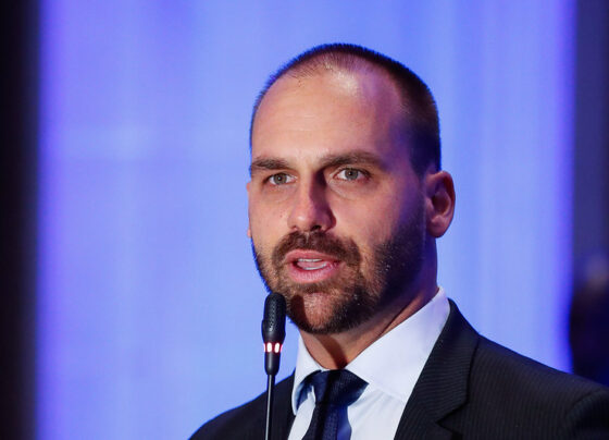 Eduardo Bolsonaro rebate decisão de Moraes: “Todo mundo recebeu convite deste e-mail“