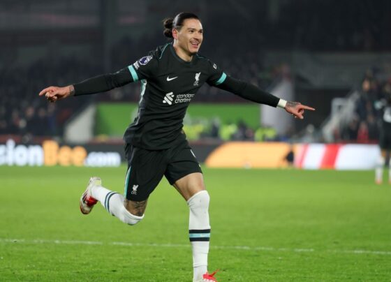 Liverpool arranca vitória suada contra o Brentford na Premier League