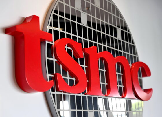 TSMC tem lucro trimestral recorde e prevê alta em receita no início do ano