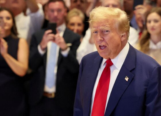 Trump diz que acabará com incentivos para carros elétricos