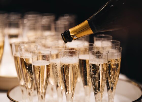 Vendas de champagne recuam de novo com mau humor global, diz pesquisa