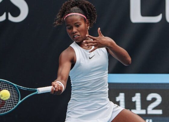 Victoria Barros sofre ‘pneu’, é eliminada por rival de 18 anos e encerra campanha histórica no Australian Open juvenil
