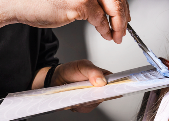 Empresa inova e conquista setor de beleza com papel para mechas sustentável