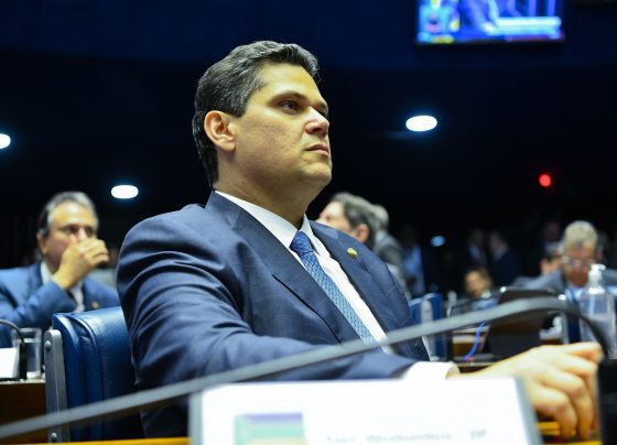 Alcolumbre recebe Haddad e Padilha para tratar de prioridades do governo