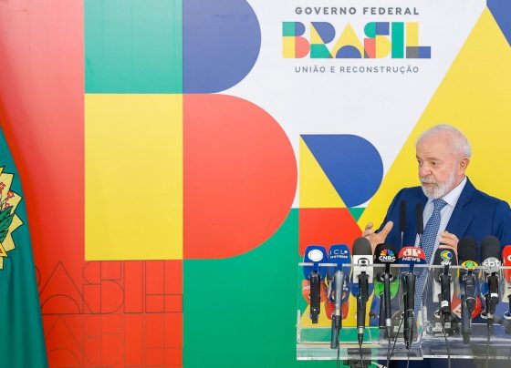 Aprovação do governo Lula desaba para 24%, a pior nos três mandatos