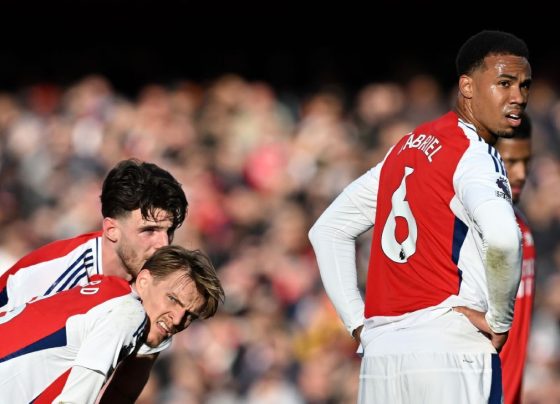 Arsenal perde para o West Ham, e Liverpool pode disparar no topo da Premier League