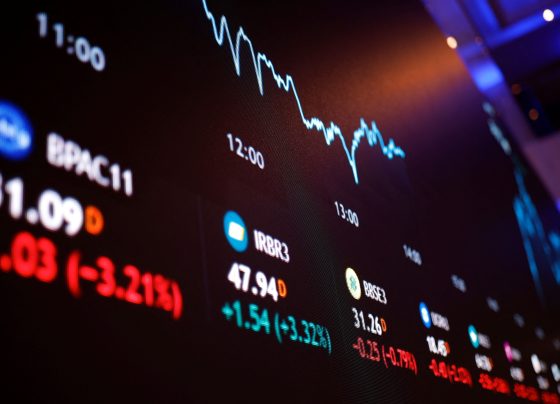 Bancos distribuem R$ 48,9 bilhões em dividendos e JCP em 2024
