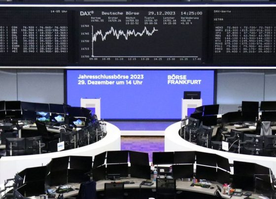 Bolsas da Europa ampliam perdas após Trump reforçar política tarifária