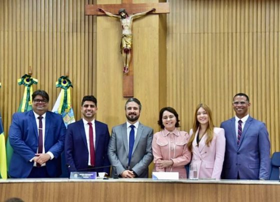 Câmara de Vereadores de Aracaju realiza primeira Sessão Ordinária de 2025; prefeita Emilia Corrêa comparece e lê mensagem voltada às atividades legislativas