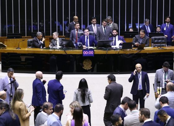 Câmara vai debater comissões e mais poder para líderes após Carnaval