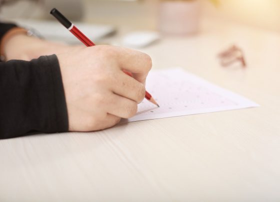 Concurso público: CNEN oferta 150 vagas com salários de até R$ 8 mil; veja