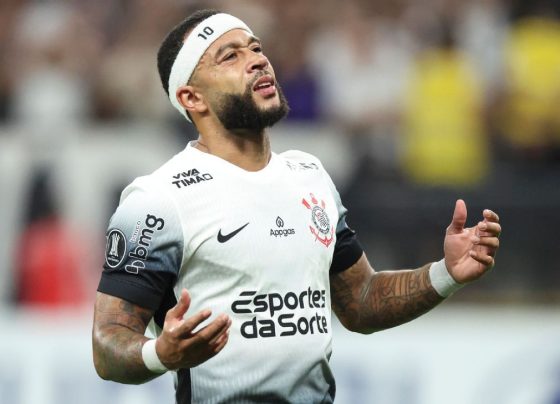 Depay critica Corinthians por agir como se fosse melhor time da América