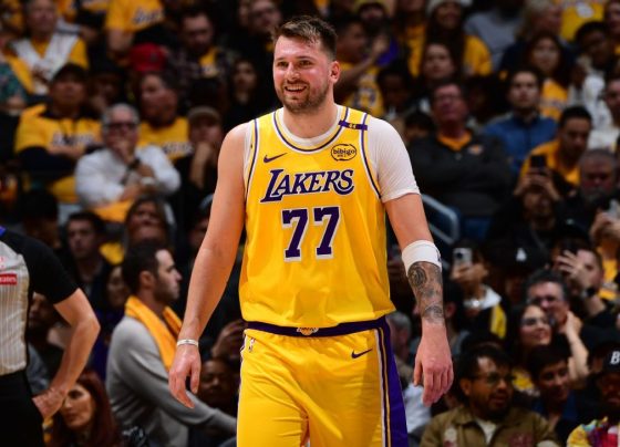 Doncic estreia, é ovacionado pela torcida, e Lakers atropelam o Jazz