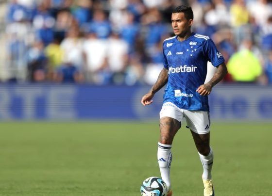 Dudu segue Neymar e outros em movimento contra gramado sintético