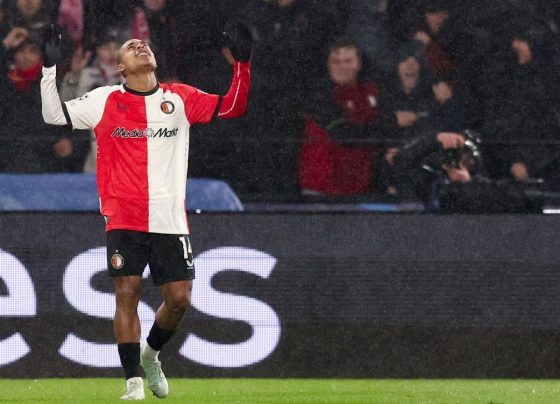 Feyenoord vence Milan com gol brasileiro e larga na frente na Champions