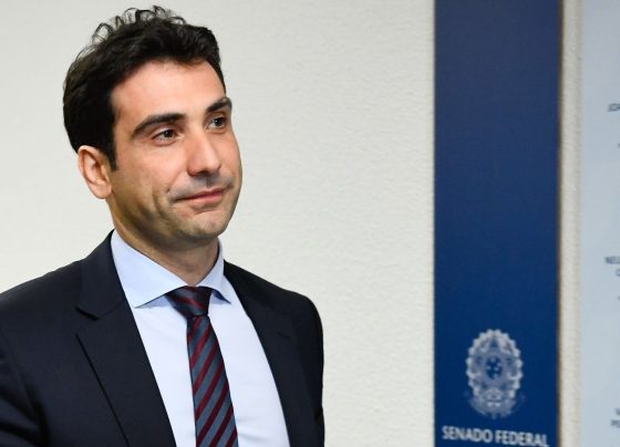Galípolo questiona uso de criptos no Brasil e alerta para desafios