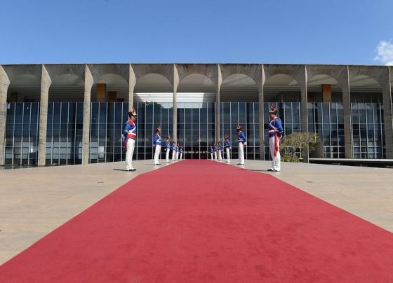 Brasil politizou embate com EUA sobre multa a empresas, diz ex-embaixador