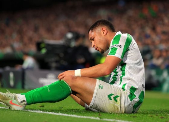 Jornal cita Palmeiras e vê futuro de Vitor Roque no Betis ’em risco’ após expulsão