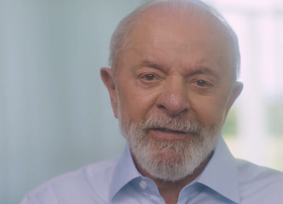 Lula parabeniza ‘O Último Azul’, filme premiado no Festival de Berlim