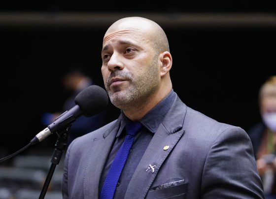 Moraes autoriza Daniel Silveira a retornar ao semiaberto, mas nega indulto