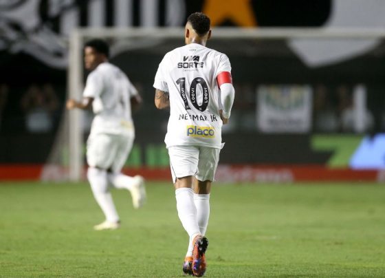 Neymar comenta polêmica entre grama natural e sintética no Brasil