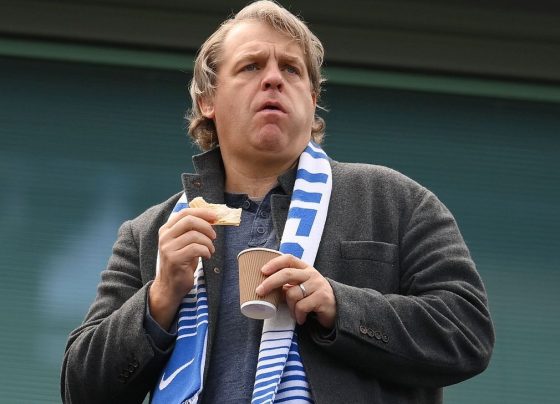 O ‘clássico’ que opõe campeão de compras contra líder de vendas da Premier League
