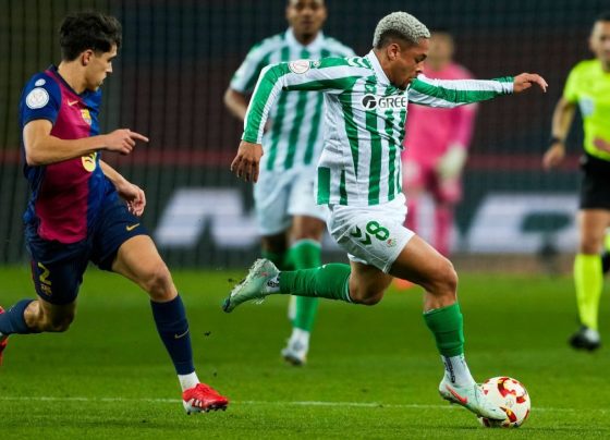Palmeiras conversa com Barcelona por Vitor Roque; Betis é entrave