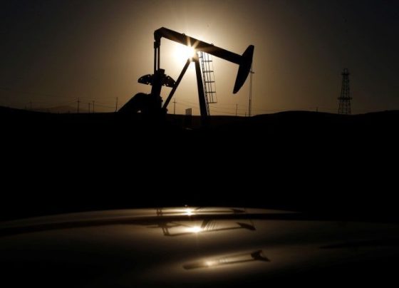 Petróleo fecha em alta com sanções dos EUA ao Irã no radar
