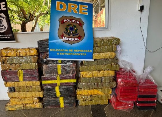 Polícia Federal prende dois caminhoneiros em flagrante com drogas e armas