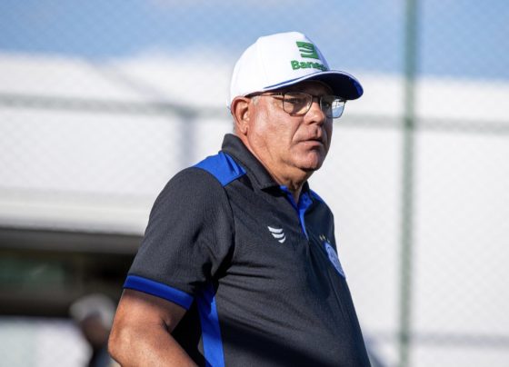 Treinador Waguinho Dias, do Confiança, avalia primeiro mês de jogos oficiais, comenta sobre competições simultâneas e projeta próximo confronto