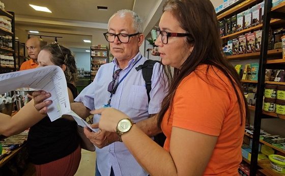 Três lojas de suplementos são autuadas durante ação de combate à sonegação fiscal em Aracaju