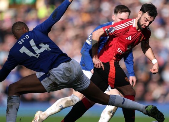 United busca empate após levar 2 a 0 do Everton, que sai na bronca