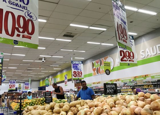 Alimentos sobem, mas custo de vida desacelera em São Paulo, diz Fecomercio