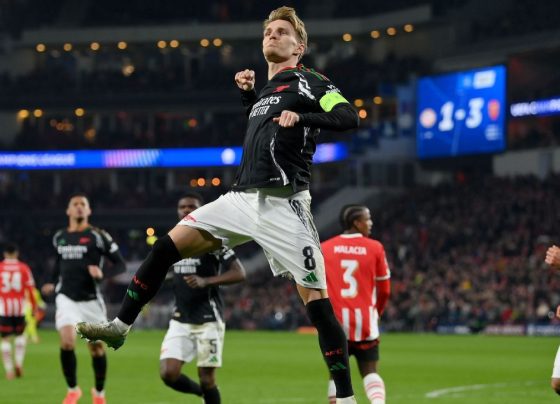 Arsenal enfia 7 a 1 no PSV e encaminha vaga nas quartas da Champions
