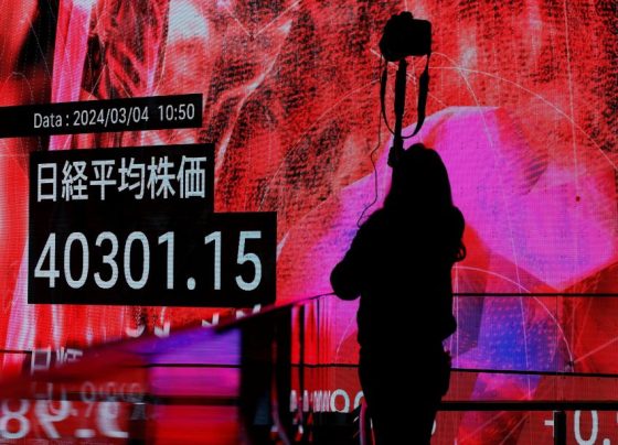 Bolsas asiáticas sobem após China manter meta de crescimento em 5%