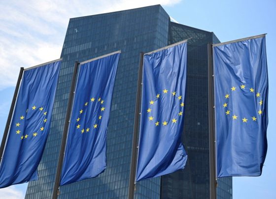 Bolsas da Europa operam em alta, impulsionadas por setor de defesa e BCE