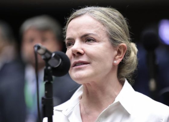Com aval de Gleisi, governo quer centrão na liderança na Câmara