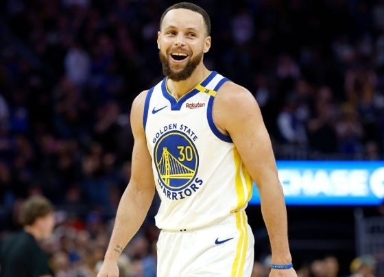 Curry atinge 25 mil pontos em vitória dos Warriors na NBA