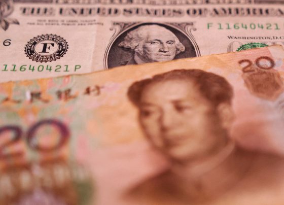 Dólar cai ante moedas globais após Trump confirmar tarifas