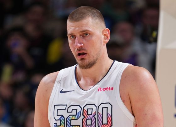 Jokic faz primeiro 30/20/20 da história, e Nuggets vencem os Suns na prorrogação